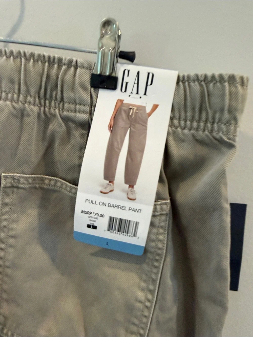 GAP woman’s barrel Elastic Waist Khaki/Tan Chinos
